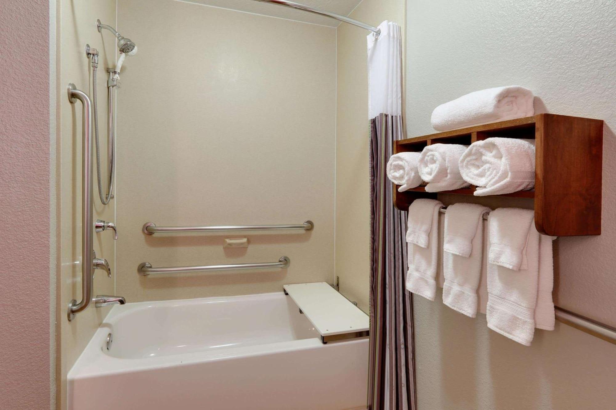La Quinta By Wyndham Dallas Love Field Εξωτερικό φωτογραφία