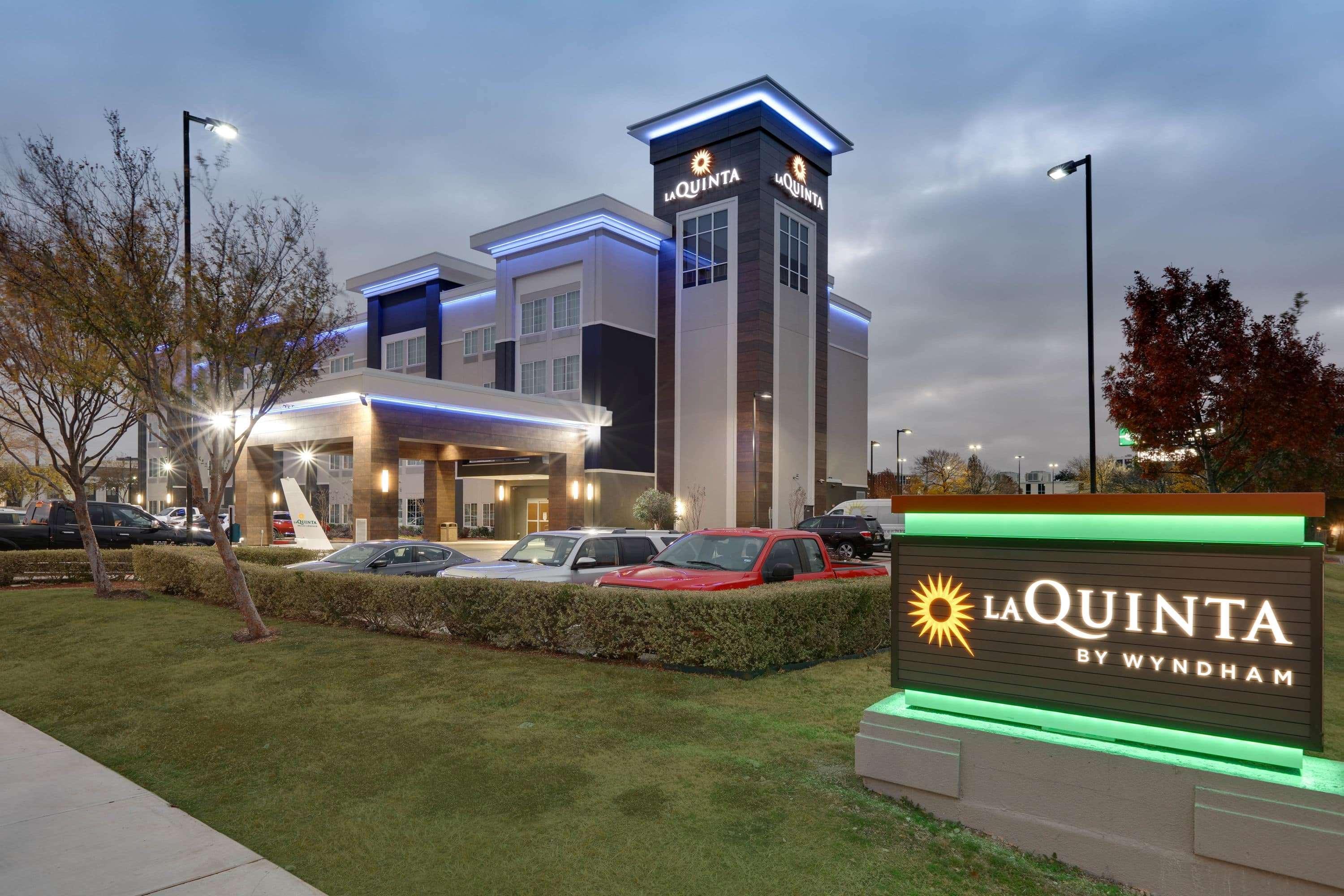 La Quinta By Wyndham Dallas Love Field Εξωτερικό φωτογραφία